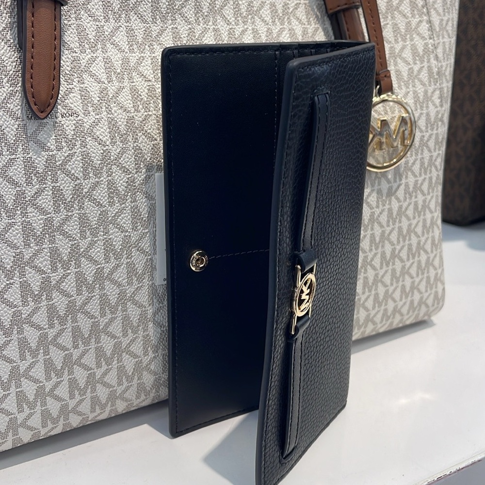 Michael Kors Reed Large Bifold Pebbled Leather Snap Wallet Card Case 
Black 
NWT - Picture 14 of 16